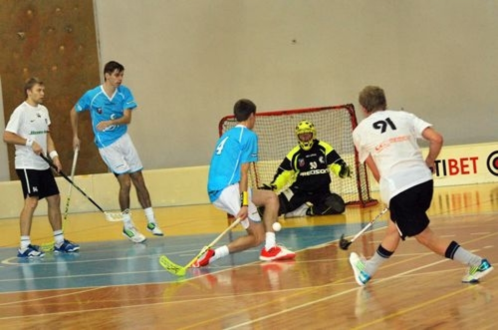 Aizvadītajā nedēļas nogalē mūsu florbola klubs «Bauska» mājās guva uzvaru, pieveicot Cēsu «Lekringu» ar rezultātu 7:3, pēc tam 20. novembrī piekāpās viesos Liepājas «Kurši» komandai ar rezultātu 5:7.
Baušķenieki Liepājā labi aizvadīja...
Autors: Uldis Varnevičs