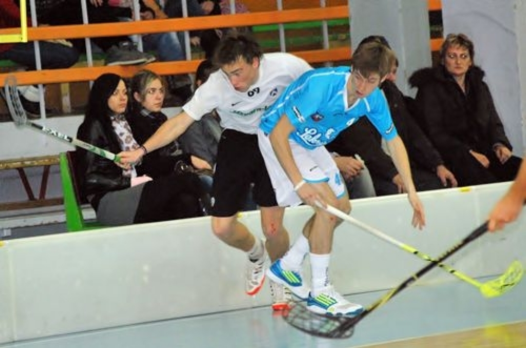 Aizvadītajā nedēļas nogalē mūsu florbola klubs «Bauska» mājās guva uzvaru, pieveicot Cēsu «Lekringu» ar rezultātu 7:3, pēc tam 20. novembrī piekāpās viesos Liepājas «Kurši» komandai ar rezultātu 5:7.
Baušķenieki Liepājā labi aizvadīja...
Autors: Uldis Varnevičs