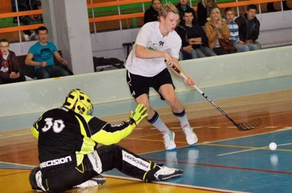 Aizvadītajā nedēļas nogalē mūsu florbola klubs «Bauska» mājās guva uzvaru, pieveicot Cēsu «Lekringu» ar rezultātu 7:3, pēc tam 20. novembrī piekāpās viesos Liepājas «Kurši» komandai ar rezultātu 5:7.
Baušķenieki Liepājā labi aizvadīja...
Autors: Uldis Varnevičs