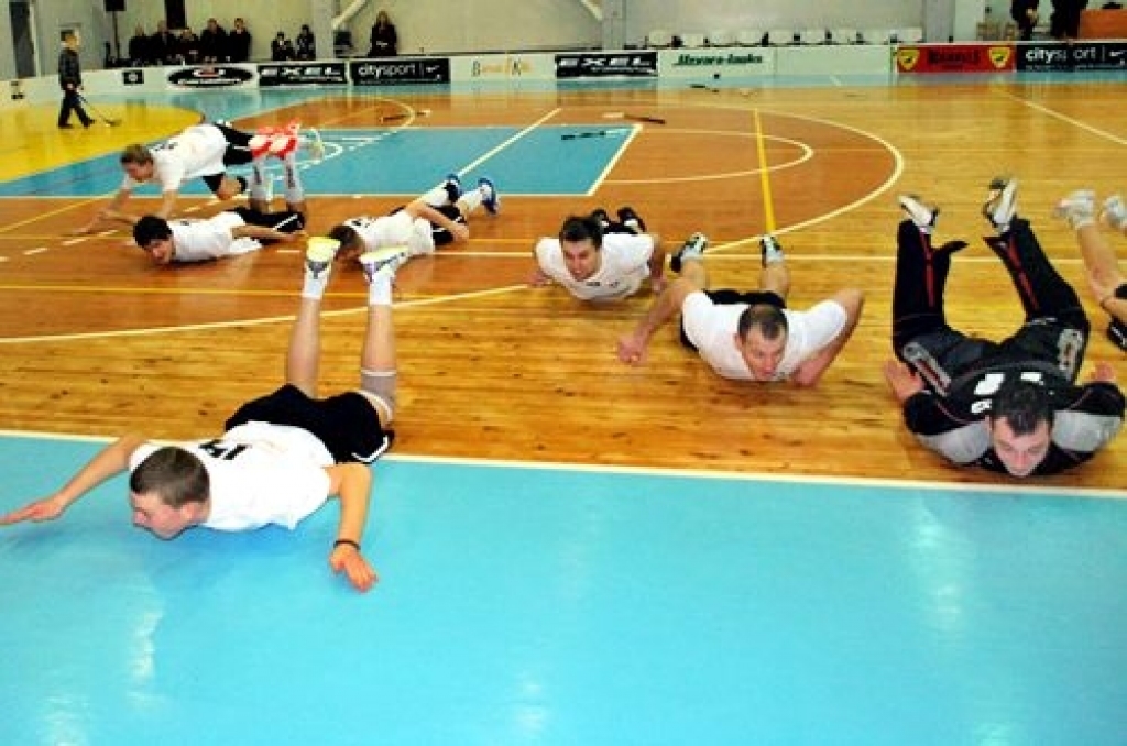 Aizvadītajā nedēļas nogalē mūsu florbola klubs «Bauska» mājās guva uzvaru, pieveicot Cēsu «Lekringu» ar rezultātu 7:3, pēc tam 20. novembrī piekāpās viesos Liepājas «Kurši» komandai ar rezultātu 5:7.
Baušķenieki Liepājā labi aizvadīja...
Autors: Uldis Varnevičs