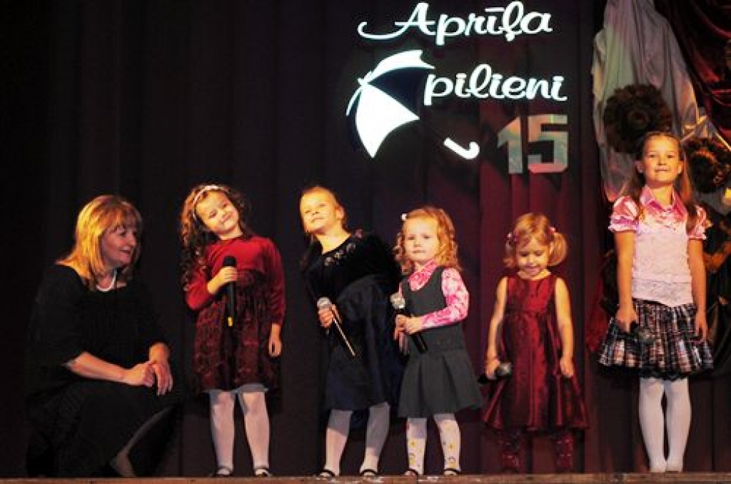 Bauskas novada Īslīces kultūras namā ar skaistu koncertu un balli 29. oktobrī tika atklāta pagasta amatierkopu sezona.
Sezonas atklāšanas pasākumā tradicionāli sveic kolektīvus, kuri svin apaļas jubilejas. Pagājušajā sezonā piektā...