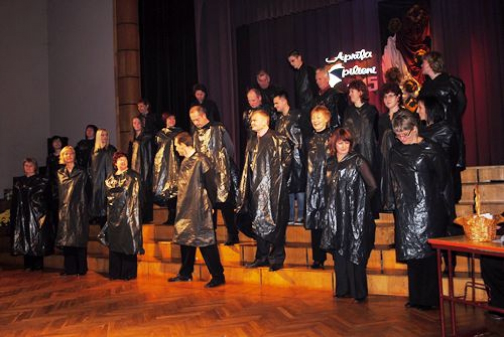 Bauskas novada Īslīces kultūras namā ar skaistu koncertu un balli 29. oktobrī tika atklāta pagasta amatierkopu sezona.
Sezonas atklāšanas pasākumā tradicionāli sveic kolektīvus, kuri svin apaļas jubilejas. Pagājušajā sezonā piektā...