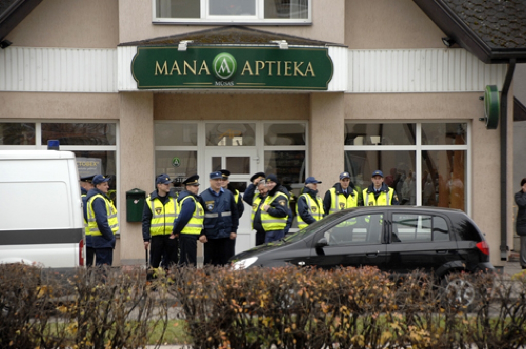 Bauskas novada iedzīvotāji ir neapmierināti ar esošo kārtību veselības aprūpē. Ap pussimt cilvēku to pauda 1. novembrī piketā pie Bauskas slimnīcas poliklīnikas. Protesta akciju organizēja grupa baušķenieku, kuri bija saņēmuši pašvaldības...
Autors: Ivars Bogdanovs