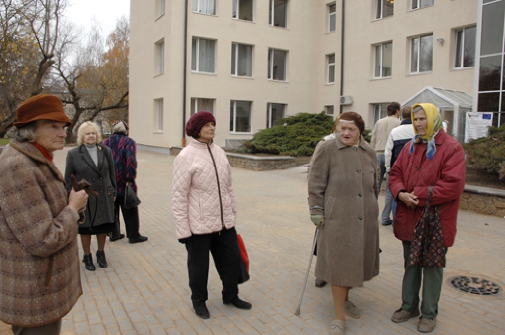 Bauskas novada iedzīvotāji ir neapmierināti ar esošo kārtību veselības aprūpē. Ap pussimt cilvēku to pauda 1. novembrī piketā pie Bauskas slimnīcas poliklīnikas. Protesta akciju organizēja grupa baušķenieku, kuri bija saņēmuši pašvaldības...
Autors: Ivars Bogdanovs