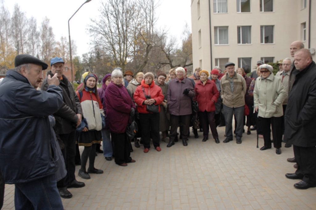 Bauskas novada iedzīvotāji ir neapmierināti ar esošo kārtību veselības aprūpē. Ap pussimt cilvēku to pauda 1. novembrī piketā pie Bauskas slimnīcas poliklīnikas. Protesta akciju organizēja grupa baušķenieku, kuri bija saņēmuši pašvaldības...
Autors: Ivars Bogdanovs