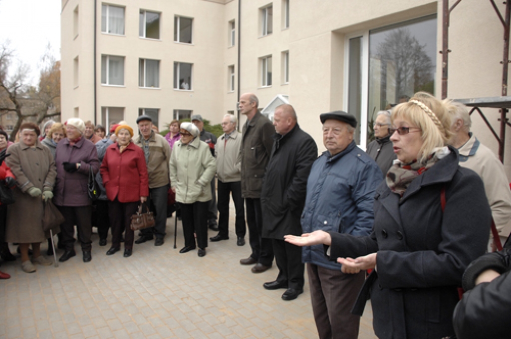 Bauskas novada iedzīvotāji ir neapmierināti ar esošo kārtību veselības aprūpē. Ap pussimt cilvēku to pauda 1. novembrī piketā pie Bauskas slimnīcas poliklīnikas. Protesta akciju organizēja grupa baušķenieku, kuri bija saņēmuši pašvaldības...
Autors: Ivars Bogdanovs