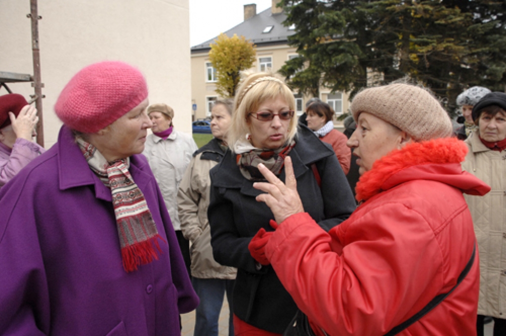 Bauskas novada iedzīvotāji ir neapmierināti ar esošo kārtību veselības aprūpē. Ap pussimt cilvēku to pauda 1. novembrī piketā pie Bauskas slimnīcas poliklīnikas. Protesta akciju organizēja grupa baušķenieku, kuri bija saņēmuši pašvaldības...
Autors: Ivars Bogdanovs