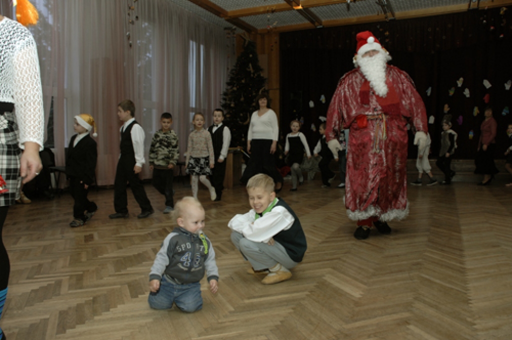 Pilsrundāles vidusskolā pateicības par labām un teicamām sekmēm mācībās un skolas dāvinātās grāmatas ceturtdien, 22. decembrī, saņēma sākumskolas audzēkņi, piektdien – skolēni no 5. līdz 12. klasei.
Autors: Ivars Bogdanovs