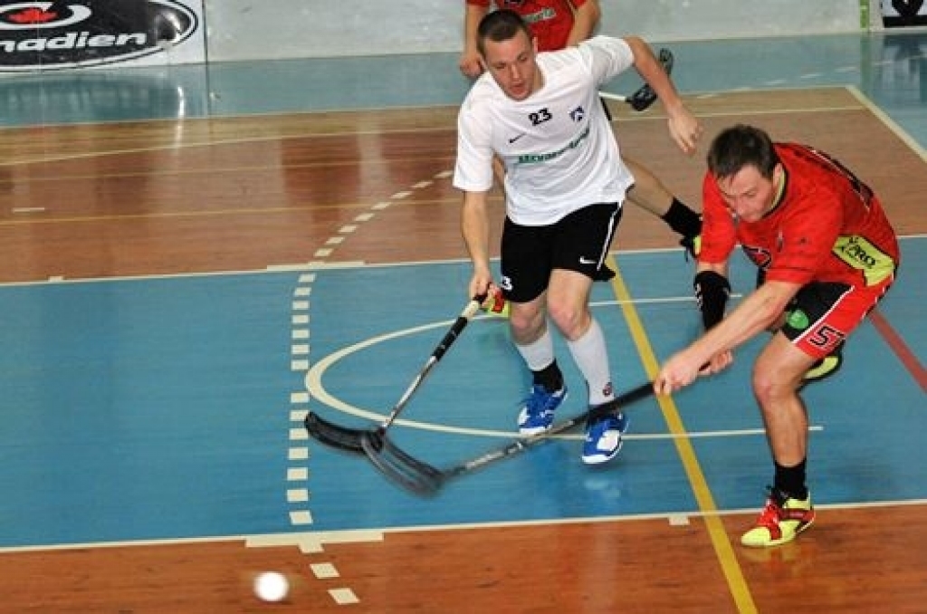 Latvijas Florbola virslīgas spēlē, kas notika Bauskā, sporta namā «Mēmele», 17. decembrī florbola klubs «Bauska» piekāpās tuvākajiem konkurentiem turnīra tabulā «Latgranula/Līgatne» komandai ar 6:8.
FK «Bauska» Latvijas Florbola...
Autors: Uldis Varnevičs