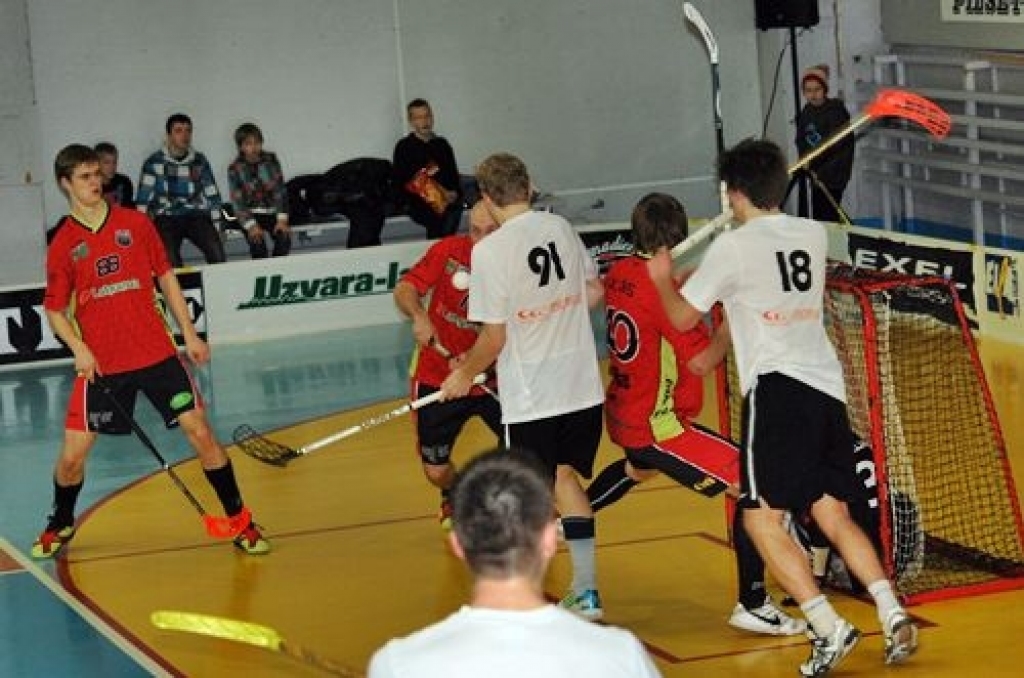 Latvijas Florbola virslīgas spēlē, kas notika Bauskā, sporta namā «Mēmele», 17. decembrī florbola klubs «Bauska» piekāpās tuvākajiem konkurentiem turnīra tabulā «Latgranula/Līgatne» komandai ar 6:8.
FK «Bauska» Latvijas Florbola...
Autors: Uldis Varnevičs