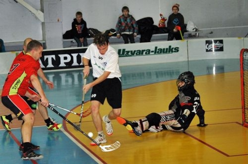 Latvijas Florbola virslīgas spēlē, kas notika Bauskā, sporta namā «Mēmele», 17. decembrī florbola klubs «Bauska» piekāpās tuvākajiem konkurentiem turnīra tabulā «Latgranula/Līgatne» komandai ar 6:8.
FK «Bauska» Latvijas Florbola...
Autors: Uldis Varnevičs