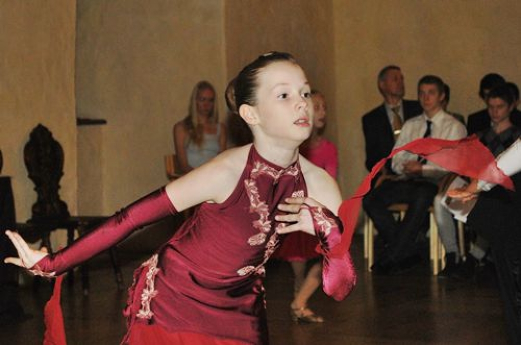 Sarīkojumā "Jaunatnes sporta laureāts 2011» Bauskas pilī piektdien, 9. decembra, vakarā apsveikumus par sasniegumiem sacensībās saņēma novada Bērnu un jaunatnes sporta skolas (BJSS) gandrīz 70 audzēkņu.
Pils zāle bija pārpildīta. Ciemos...
Autors: Uldis Varnevičs