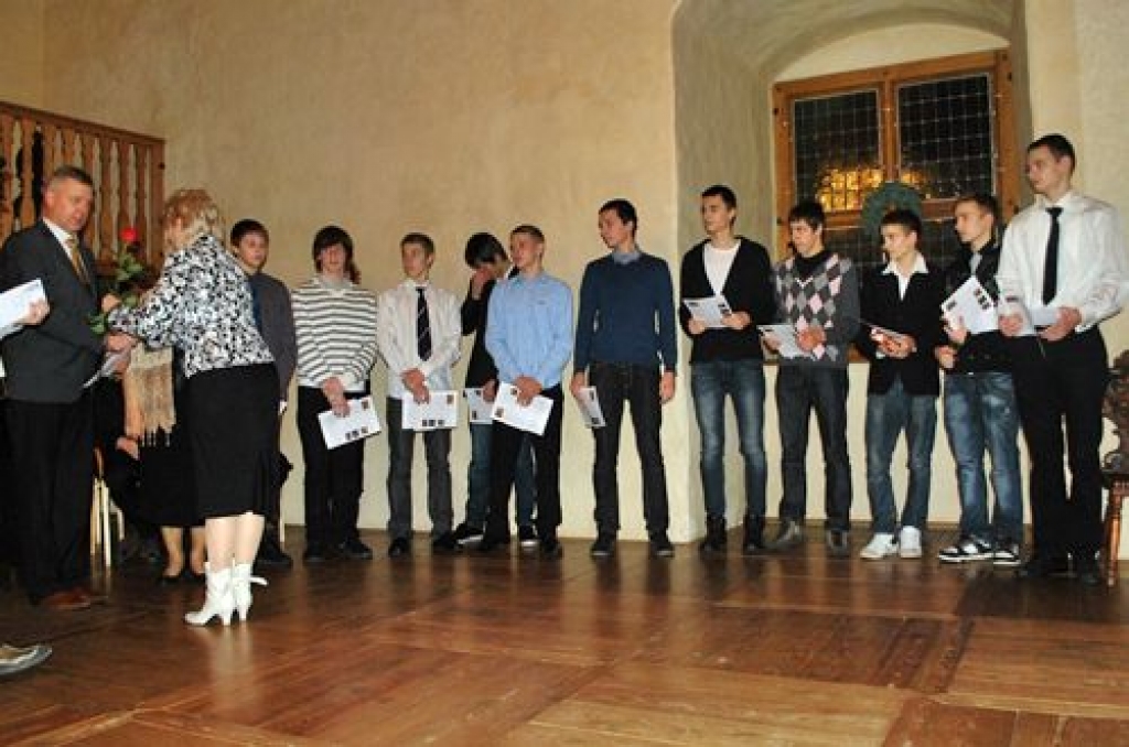 Sarīkojumā "Jaunatnes sporta laureāts 2011» Bauskas pilī piektdien, 9. decembra, vakarā apsveikumus par sasniegumiem sacensībās saņēma novada Bērnu un jaunatnes sporta skolas (BJSS) gandrīz 70 audzēkņu.
Pils zāle bija pārpildīta. Ciemos...
Autors: Uldis Varnevičs