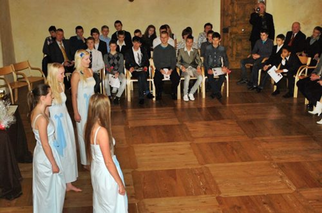 Sarīkojumā "Jaunatnes sporta laureāts 2011» Bauskas pilī piektdien, 9. decembra, vakarā apsveikumus par sasniegumiem sacensībās saņēma novada Bērnu un jaunatnes sporta skolas (BJSS) gandrīz 70 audzēkņu.
Pils zāle bija pārpildīta. Ciemos...
Autors: Uldis Varnevičs