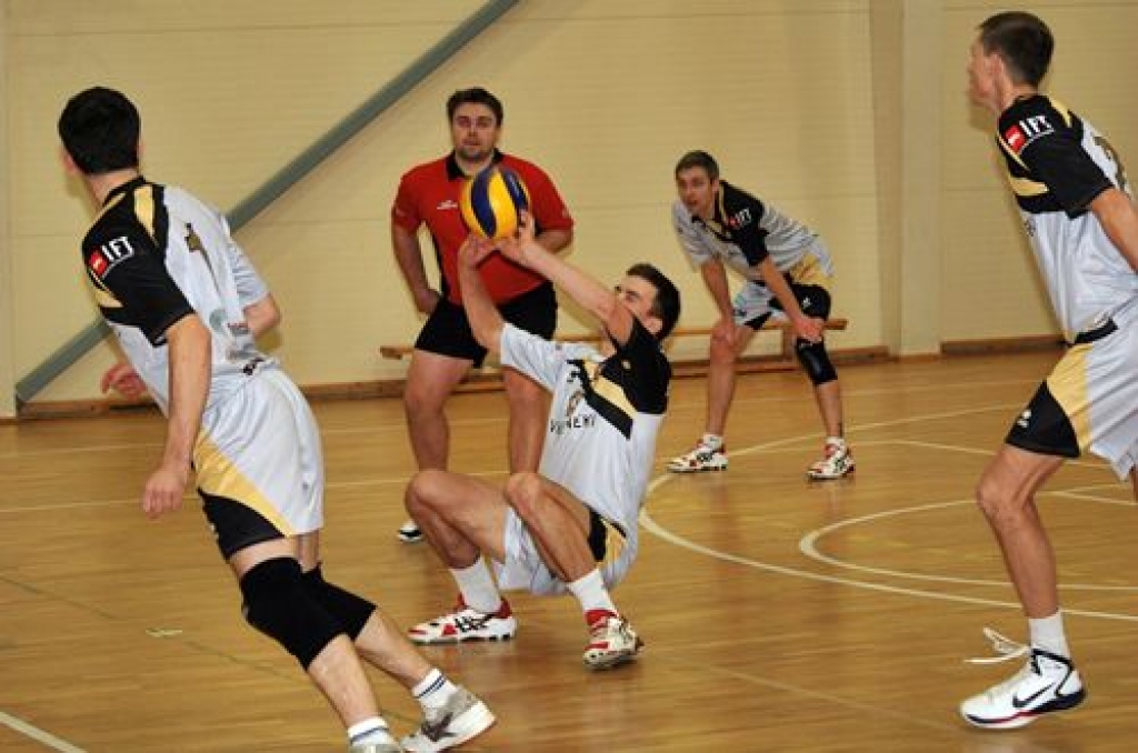 Nacionālās volejbola līgas mājas spēlē Valles vidusskolas sporta zālē 8. decembrī sporta klubs «Vecumnieki» piekāpās viesiem – volejbola klubam «Mārupe SC» – piecos setos.
Spēle bija ļoti līdzīga, uzvarētāju katrā setā noteica daži...
Autors: Uldis Varnevičs