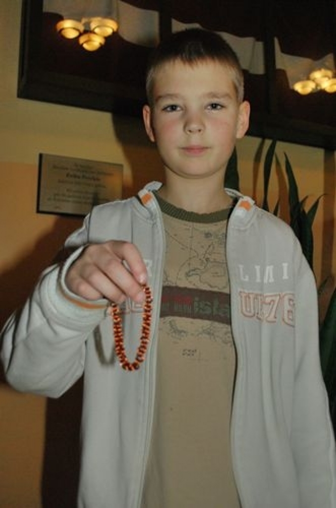 Bauskas sākumskolas 4. un 5. klašu skolēni skolas telpās 2. decembrī sarīkoja skolēnu mācību firmu tirgu «Ziemassvētkus gaidot», kurā piedāvāja savus ražojumus.
Piedalījās gandrīz 20 skolēnu mācību firmu. Preču klāsts bija ļoti dažāds:...
Autors: Uldis Varnevičs