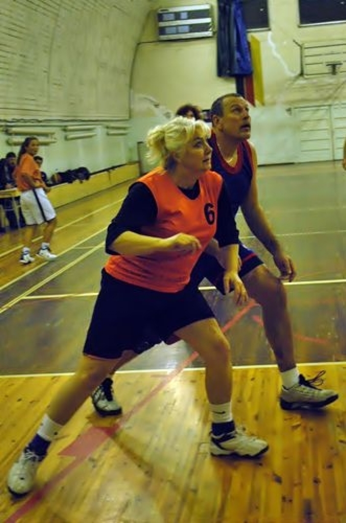 Bauskas novada sporta bāzē trešdienās notiek sporta centra «Mēmele» 2011./2012. gada kausa izcīņa basketbolā veterāniem. Šogad sacensībās piedalās piecas komandas – «Iecava», «Bauska», «Ceraukste», «Gailīši» un dāmu komanda no Bauskas....
Autors: Uldis Varnevičs