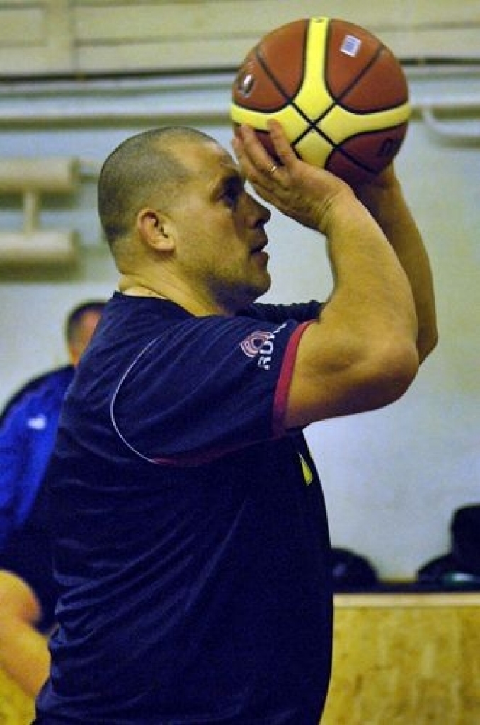 Bauskas novada sporta bāzē trešdienās notiek sporta centra «Mēmele» 2011./2012. gada kausa izcīņa basketbolā veterāniem. Šogad sacensībās piedalās piecas komandas – «Iecava», «Bauska», «Ceraukste», «Gailīši» un dāmu komanda no Bauskas....
Autors: Uldis Varnevičs