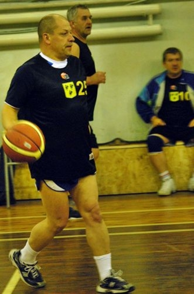 Bauskas novada sporta bāzē trešdienās notiek sporta centra «Mēmele» 2011./2012. gada kausa izcīņa basketbolā veterāniem. Šogad sacensībās piedalās piecas komandas – «Iecava», «Bauska», «Ceraukste», «Gailīši» un dāmu komanda no Bauskas....
Autors: Uldis Varnevičs