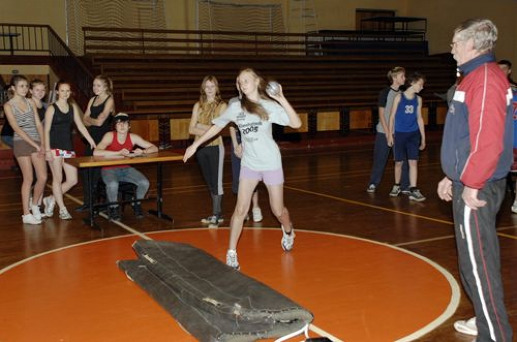 Iecavas un Bauskas novada B vecuma grupas sportisti šonedēļ sacentās vairākās vieglatlētikas disciplīnās. Bauskas novada Bērnu un jaunatnes sporta skola vispārējās fiziskās sagatavotības sacensības organizēja 29. novembrī, bet Iecavas...
Autors: Uldis Varnevičs
