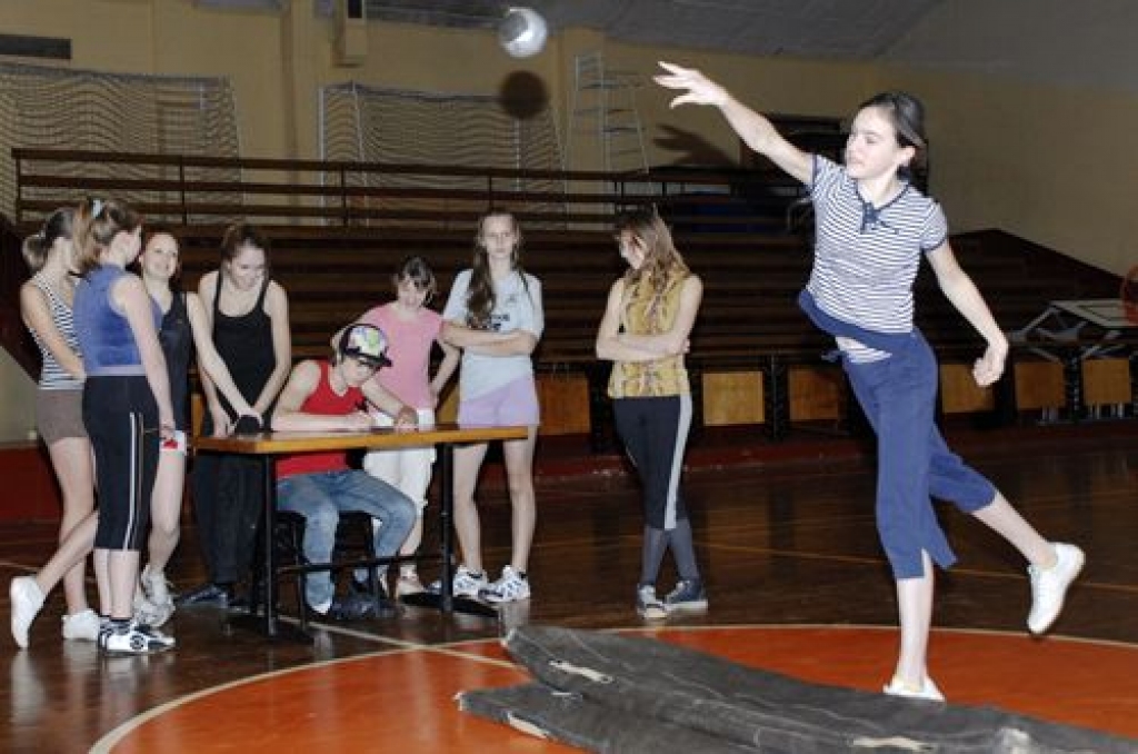 Iecavas un Bauskas novada B vecuma grupas sportisti šonedēļ sacentās vairākās vieglatlētikas disciplīnās. Bauskas novada Bērnu un jaunatnes sporta skola vispārējās fiziskās sagatavotības sacensības organizēja 29. novembrī, bet Iecavas...
Autors: Uldis Varnevičs