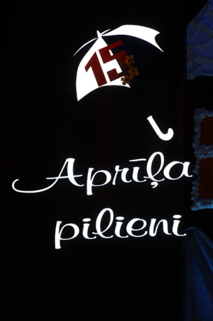 Bērnu un jauniešu vokālās studijas «Aprīļa pilieni» 15. jubilejas koncertā svētdien, 29. janvārī, Īslīces kultūras namā uz skatuves kāpa visi pašreizējie dalībnieki, kā arī gaidīti viesi – agrākie pedagoģes Nijoles Berezinas...
Autors: Ivars Bogdanovs