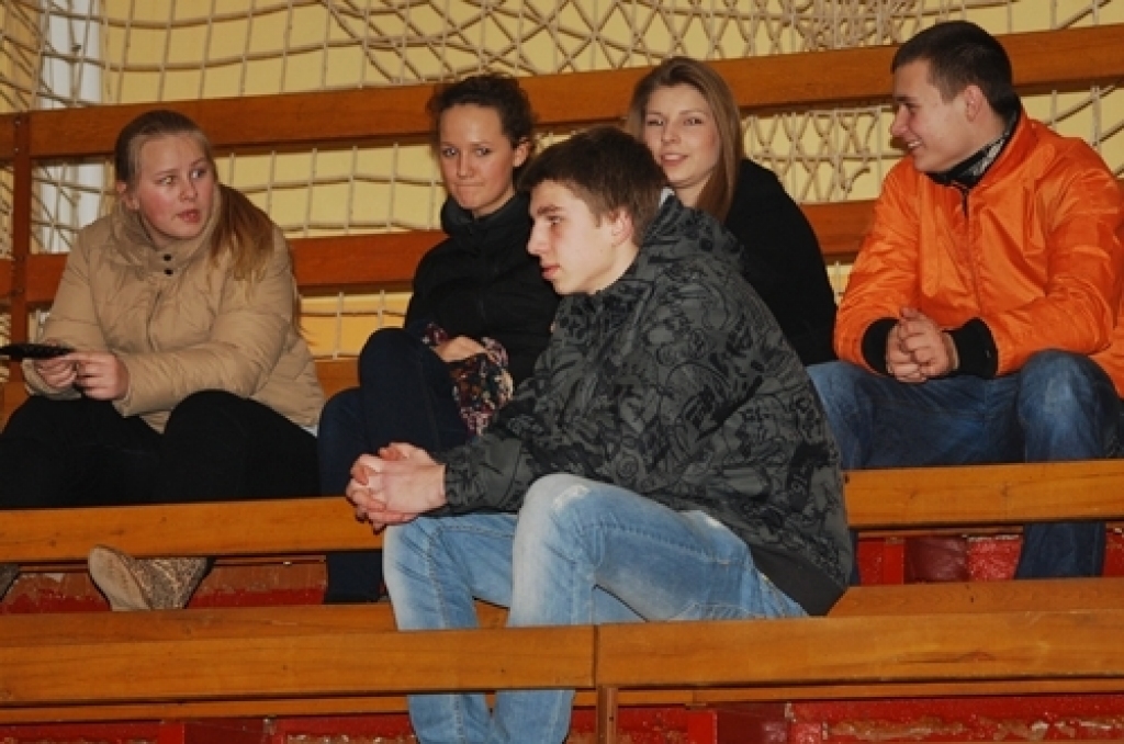Iecavas novada 17. čempionāta finālā divu spēļu summā pārliecinošu uzvaru guva «Ozolu 15» komanda, kas pārspēja «Grīnvaldi». Cīņā par trešo vietu uzvarēja «DzKS» komanda, kura spēja uzvarēt «Arsenālu». Spēles notika sporta namā «Dartija»....
Autors: Uldis Varnevičs