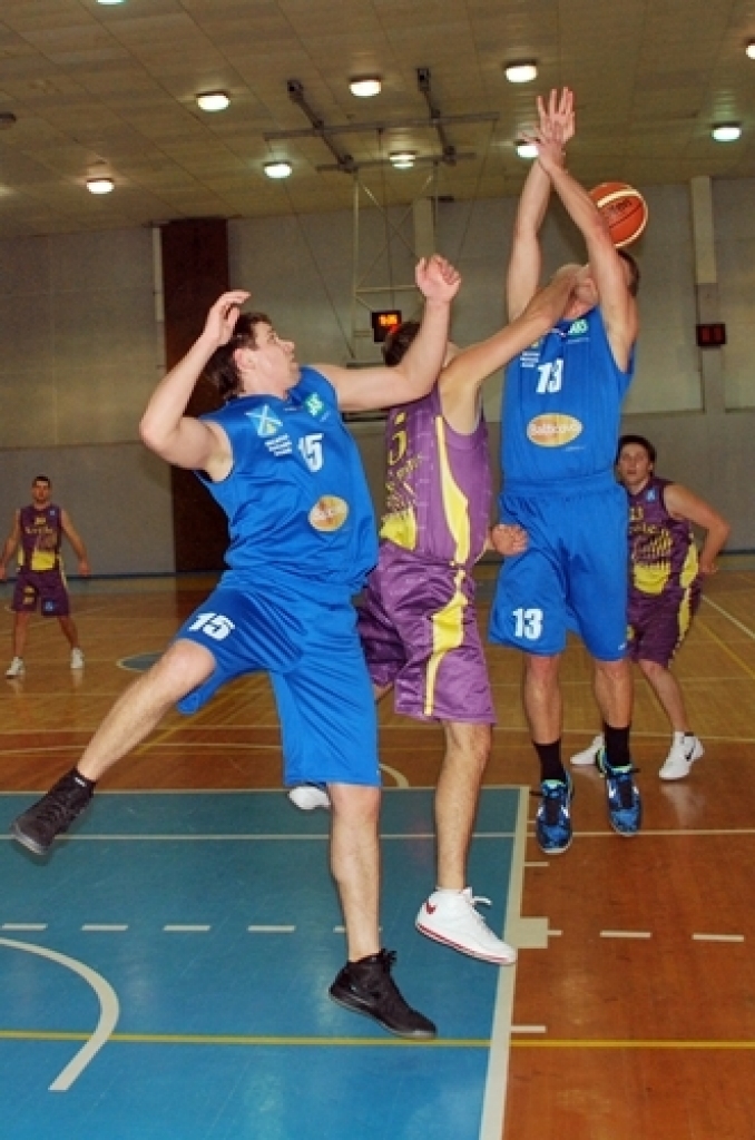 Latvijas Basketbola līgas trešās divīzijas spēlē Bauskā, sporta namā «Mēmele», 24. janvārī «Kvēle»/sporta centrs «Mēmele»» zaudēja BK «Dartija» ar rezultātu 57:85.
Interesanti, ka atlēcošās bumbas, pēc statistikas, vairāk izcīnīja...
Autors: Uldis Varnevičs