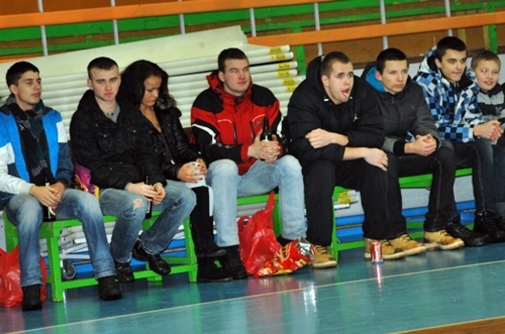 Latvijas Basketbola līgas trešās divīzijas spēlē Bauskā, sporta namā «Mēmele», 24. janvārī «Kvēle»/sporta centrs «Mēmele»» zaudēja BK «Dartija» ar rezultātu 57:85.
Interesanti, ka atlēcošās bumbas, pēc statistikas, vairāk izcīnīja...
Autors: Uldis Varnevičs