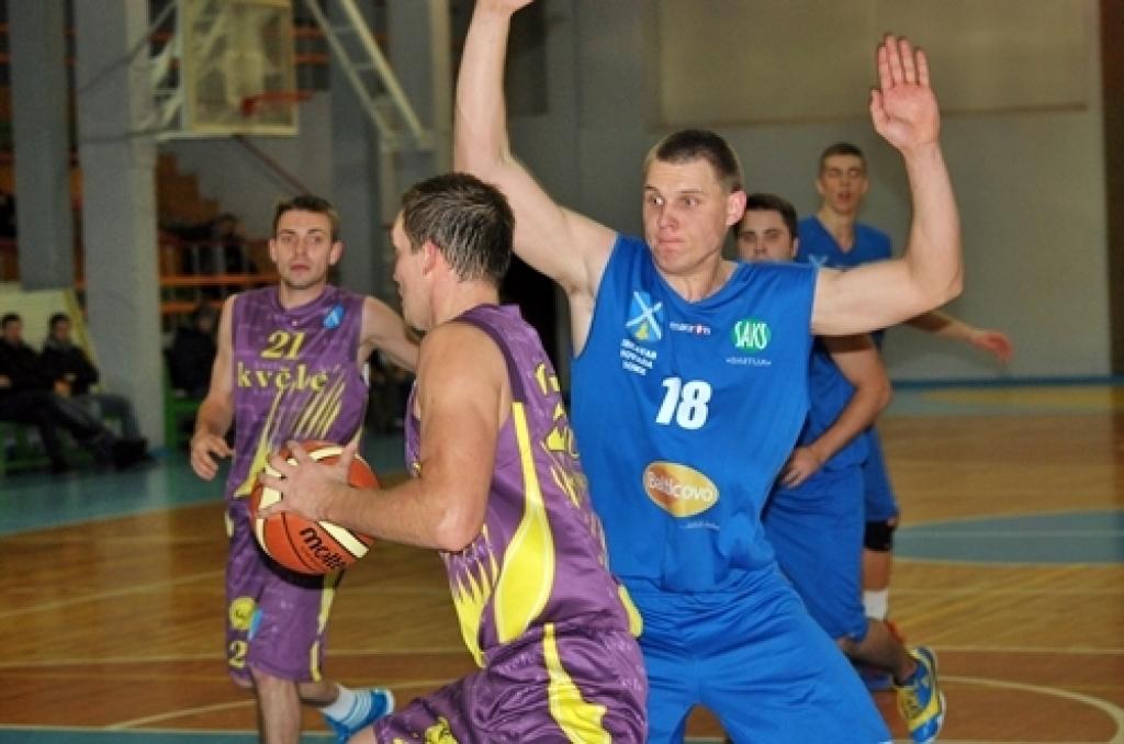 Latvijas Basketbola līgas trešās divīzijas spēlē Bauskā, sporta namā «Mēmele», 24. janvārī «Kvēle»/sporta centrs «Mēmele»» zaudēja BK «Dartija» ar rezultātu 57:85.
Interesanti, ka atlēcošās bumbas, pēc statistikas, vairāk izcīnīja...
Autors: Uldis Varnevičs