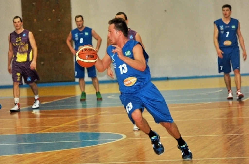 Latvijas Basketbola līgas trešās divīzijas spēlē Bauskā, sporta namā «Mēmele», 24. janvārī «Kvēle»/sporta centrs «Mēmele»» zaudēja BK «Dartija» ar rezultātu 57:85.
Interesanti, ka atlēcošās bumbas, pēc statistikas, vairāk izcīnīja...
Autors: Uldis Varnevičs