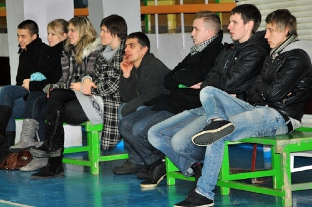 Latvijas Basketbola līgas trešās divīzijas spēlē Bauskā, sporta namā «Mēmele», 24. janvārī «Kvēle»/sporta centrs «Mēmele»» zaudēja BK «Dartija» ar rezultātu 57:85.
Interesanti, ka atlēcošās bumbas, pēc statistikas, vairāk izcīnīja...
Autors: Uldis Varnevičs