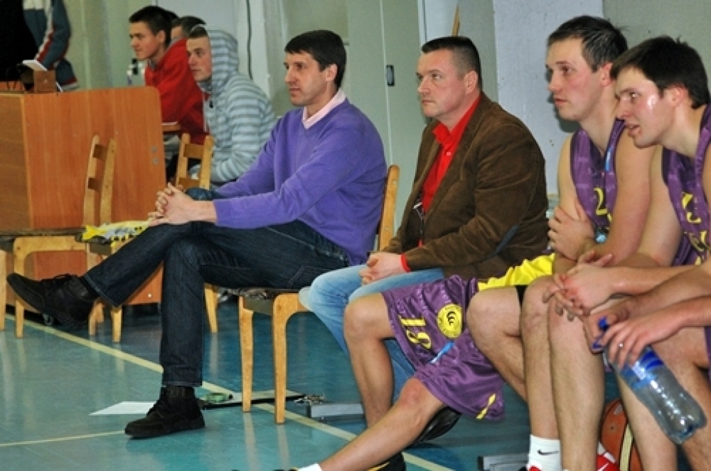 Latvijas Basketbola līgas trešās divīzijas spēlē Bauskā, sporta namā «Mēmele», 24. janvārī «Kvēle»/sporta centrs «Mēmele»» zaudēja BK «Dartija» ar rezultātu 57:85.
Interesanti, ka atlēcošās bumbas, pēc statistikas, vairāk izcīnīja...
Autors: Uldis Varnevičs