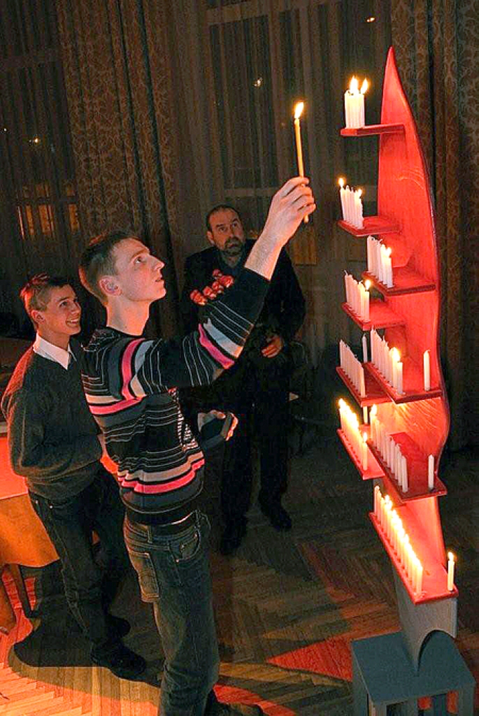 Vecumnieku tautas namā 20. janvārī tika sveikti gan skolēni, gan pieaugušie, kuri pērn guvuši atzīstamus rezultātus dažādās sporta sacensībās un turnīros. Komandu sporta veidu un individuālo disciplīnu pārstāvjiem pasniegtas 79 stiklā...