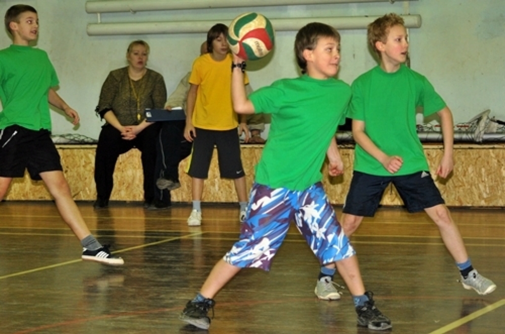 Bauskas novada skolēnu spēles tautas bumbā un reizē arī Zemgales reģiona atlases sacensības 2000./2001. gadā dzimušiem audzēkņiem notika 13. janvārī Bauskas novada sporta bāzē un Bauskas 2. vidusskolas sporta zālē. 

Pirmie uzvarētājus...
Autors: Uldis Varnevičs