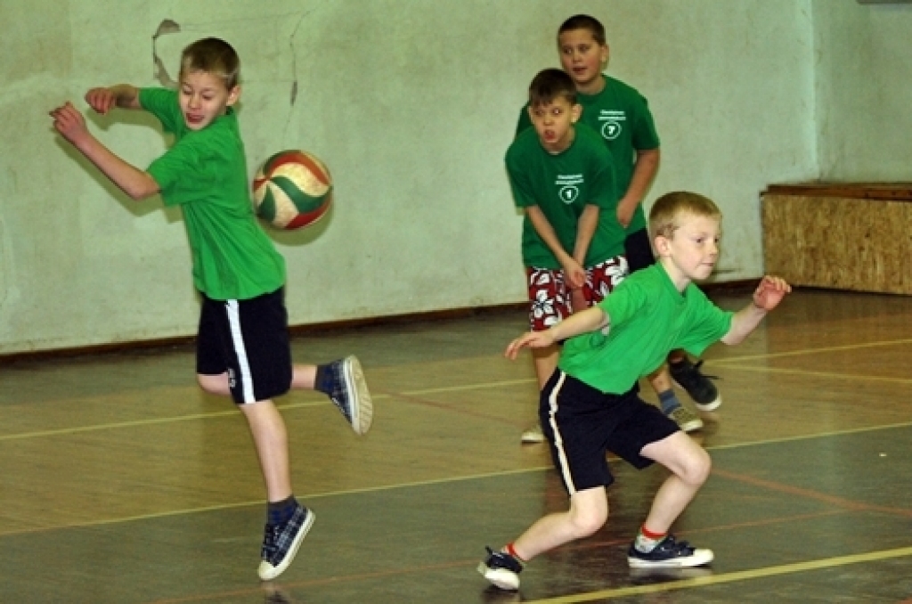 Bauskas novada skolēnu spēles tautas bumbā un reizē arī Zemgales reģiona atlases sacensības 2000./2001. gadā dzimušiem audzēkņiem notika 13. janvārī Bauskas novada sporta bāzē un Bauskas 2. vidusskolas sporta zālē.
Pirmie uzvarētājus...
Autors: Uldis Varnevičs