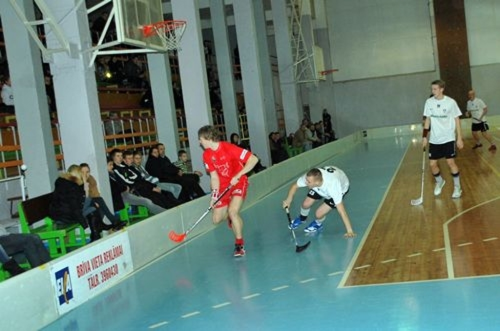 Spēlē ar Latvijas Florbola virslīgas debitanti komandu «Valmiera» baušķenieki sporta namā «Mēmele» 7. janvārī guva uzvaru ar 10:9.
Visvājākā un vismazāk pieredzējusī viesu pozīcija bija aizsardzība. To pierādīja jau pirmais baušķenieku...
Autors: Uldis Varnevičs