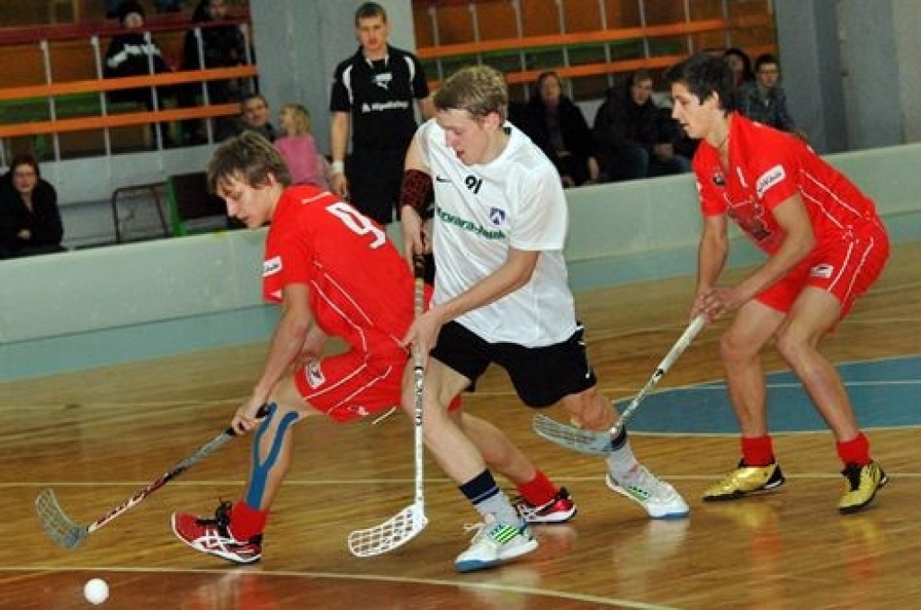 Spēlē ar Latvijas Florbola virslīgas debitanti komandu «Valmiera» baušķenieki sporta namā «Mēmele» 7. janvārī guva uzvaru ar 10:9.
Visvājākā un vismazāk pieredzējusī viesu pozīcija bija aizsardzība. To pierādīja jau pirmais baušķenieku...
Autors: Uldis Varnevičs