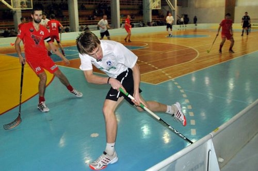 Spēlē ar Latvijas Florbola virslīgas debitanti komandu «Valmiera» baušķenieki sporta namā «Mēmele» 7. janvārī guva uzvaru ar 10:9.
Visvājākā un vismazāk pieredzējusī viesu pozīcija bija aizsardzība. To pierādīja jau pirmais baušķenieku...
Autors: Uldis Varnevičs