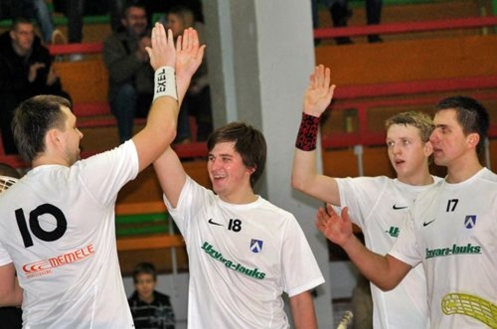Spēlē ar Latvijas Florbola virslīgas debitanti komandu «Valmiera» baušķenieki sporta namā «Mēmele» 7. janvārī guva uzvaru ar 10:9.
Visvājākā un vismazāk pieredzējusī viesu pozīcija bija aizsardzība. To pierādīja jau pirmais baušķenieku...
Autors: Uldis Varnevičs