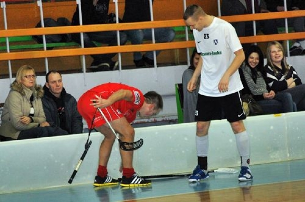 Spēlē ar Latvijas Florbola virslīgas debitanti komandu «Valmiera» baušķenieki sporta namā «Mēmele» 7. janvārī guva uzvaru ar 10:9.
Visvājākā un vismazāk pieredzējusī viesu pozīcija bija aizsardzība. To pierādīja jau pirmais baušķenieku...
Autors: Uldis Varnevičs