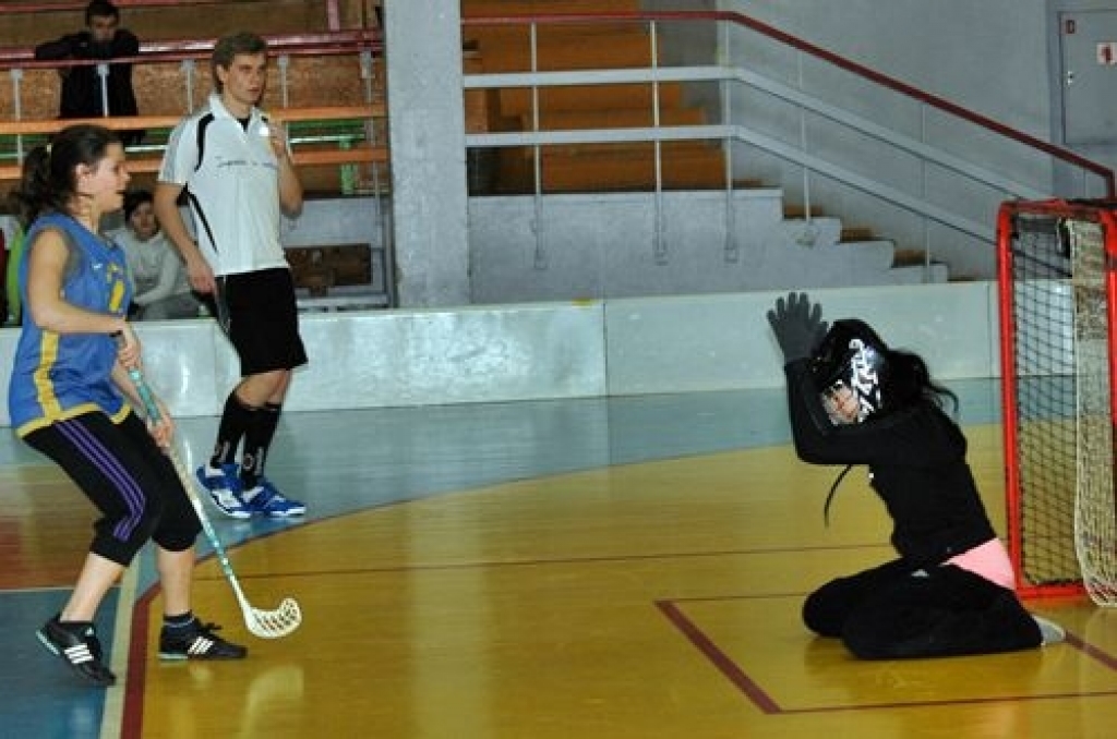 Skolēnu brīvdienās Bauskas Valsts ģimnāzijas jaunieši aizvadīja kārtējās skolas spartakiādes spēles – šoreiz sacensības notika florbolā.
Vidusskolas klases tikās 5. janvārī. Lielāko pārsteigumu sagādāja 10.a klase, kuras sastāvā nebija...
Autors: Uldis Varnevičs