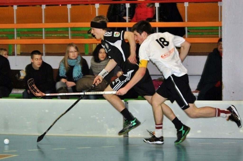 FK “Bauska” 25. februārī savā laukumā Latvijas florbola virslīgas astotdaļfināla spēlē uzņēma Liepājas “Kuršus” un izcīnīja svarīgu uzvaru ar 3:2, sērijā izvirzoties vadībā ar 2:1.
Florbola kluba Bauskā komandā rezultativitātes punktus...
Autors: Uldis Varnevičs