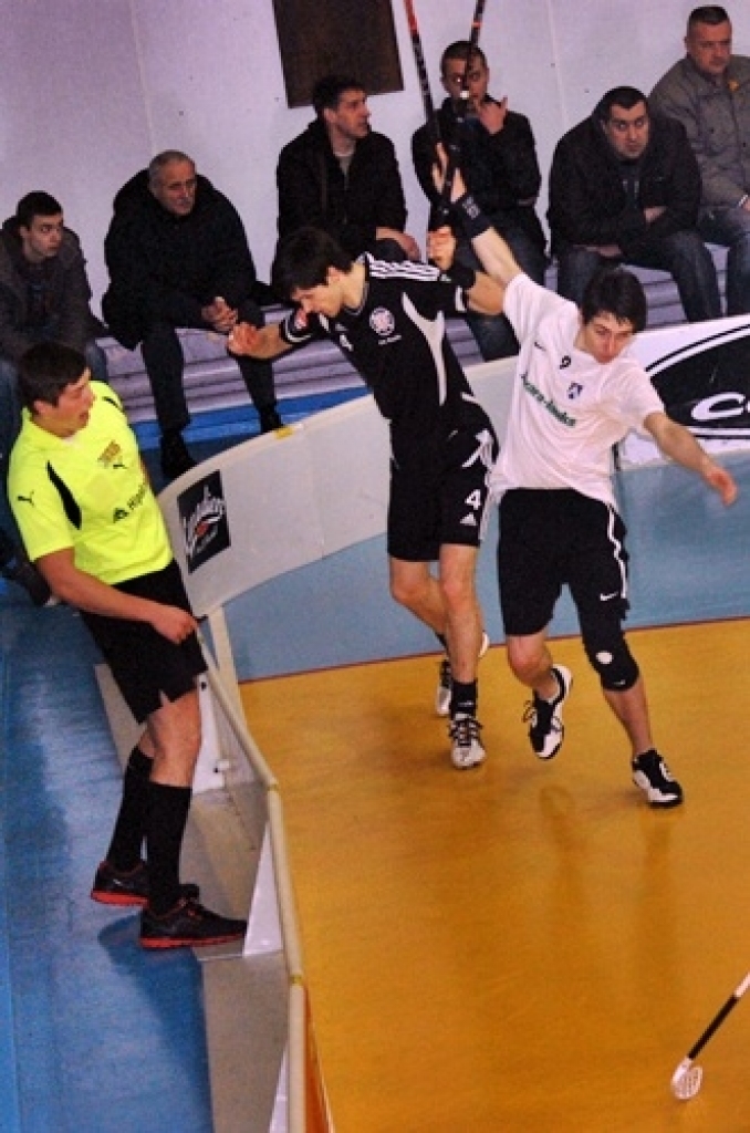 FK “Bauska” 25. februārī savā laukumā Latvijas florbola virslīgas astotdaļfināla spēlē uzņēma Liepājas “Kuršus” un izcīnīja svarīgu uzvaru ar 3:2, sērijā izvirzoties vadībā ar 2:1.
Florbola kluba Bauskā komandā rezultativitātes punktus...
Autors: Uldis Varnevičs