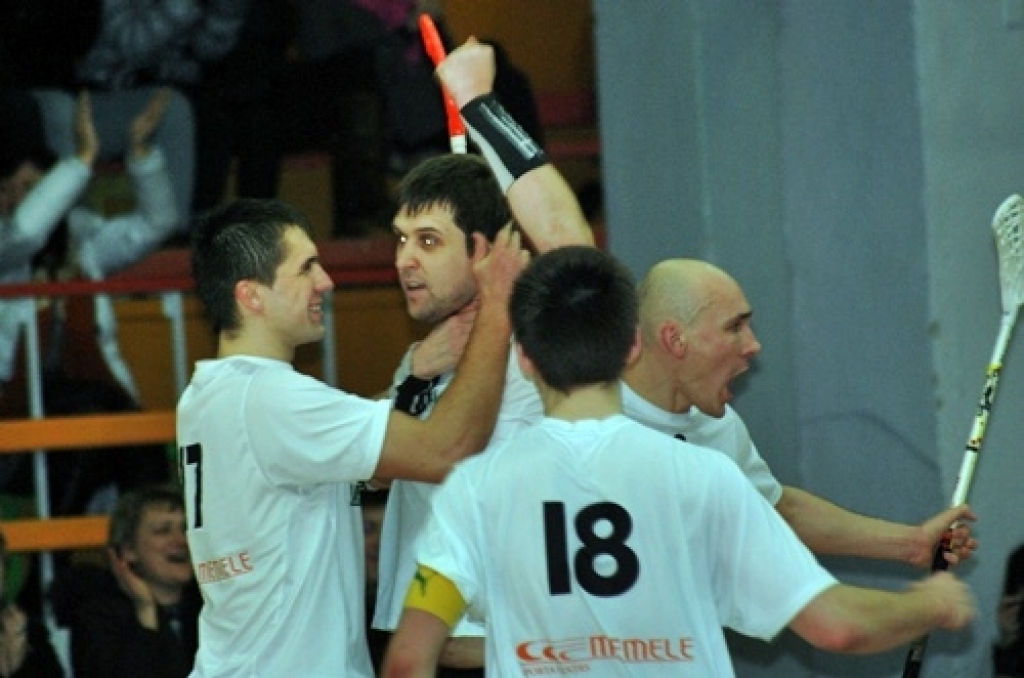 FK “Bauska” 25. februārī savā laukumā Latvijas florbola virslīgas astotdaļfināla spēlē uzņēma Liepājas “Kuršus” un izcīnīja svarīgu uzvaru ar 3:2, sērijā izvirzoties vadībā ar 2:1.
Florbola kluba Bauskā komandā rezultativitātes punktus...
Autors: Uldis Varnevičs