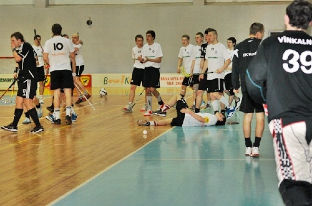 FK “Bauska” 25. februārī savā laukumā Latvijas florbola virslīgas astotdaļfināla spēlē uzņēma Liepājas “Kuršus” un izcīnīja svarīgu uzvaru ar 3:2, sērijā izvirzoties vadībā ar 2:1.
Florbola kluba Bauskā komandā rezultativitātes punktus...
Autors: Uldis Varnevičs