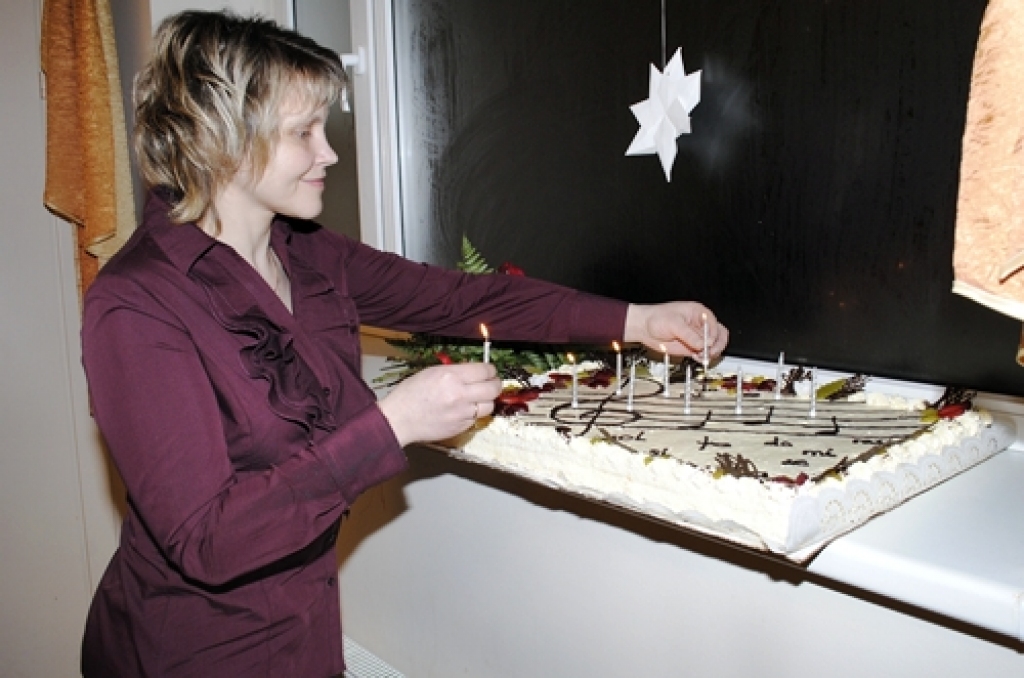 Codes pagasta sieviešu vokālais ansamblis «Mežrozītes» 25. februāra vakarā rīkoja pasākumu, uz kuru aicināja ciemos arī citas amatierkopas. Iemesls bija pietiekami nozīmīgs – desmit gadu jubileja.
Ansambli kopš pirmajām dienām vadīja...
Autors: Juris Iļņickis