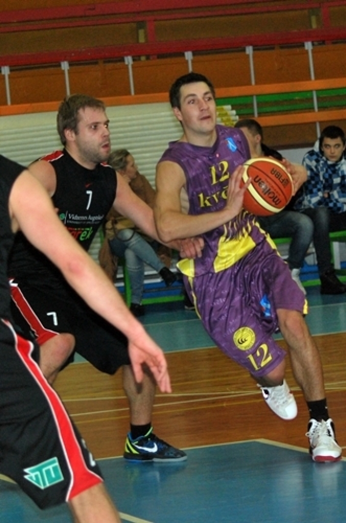 Komanda «Kvēle»/sporta centrs «Mēmele» 21. februāra vakarā aizvadīja spēli mājās, uzvarot vienu no Latvijas Basketbola līgas (LBL) trešās divīzijas līderiem – komandu BK «Vidzemes Augstskola» – ar 87:61.
Pēc panākuma baušķenieki ir...
Autors: Uldis Varnevičs