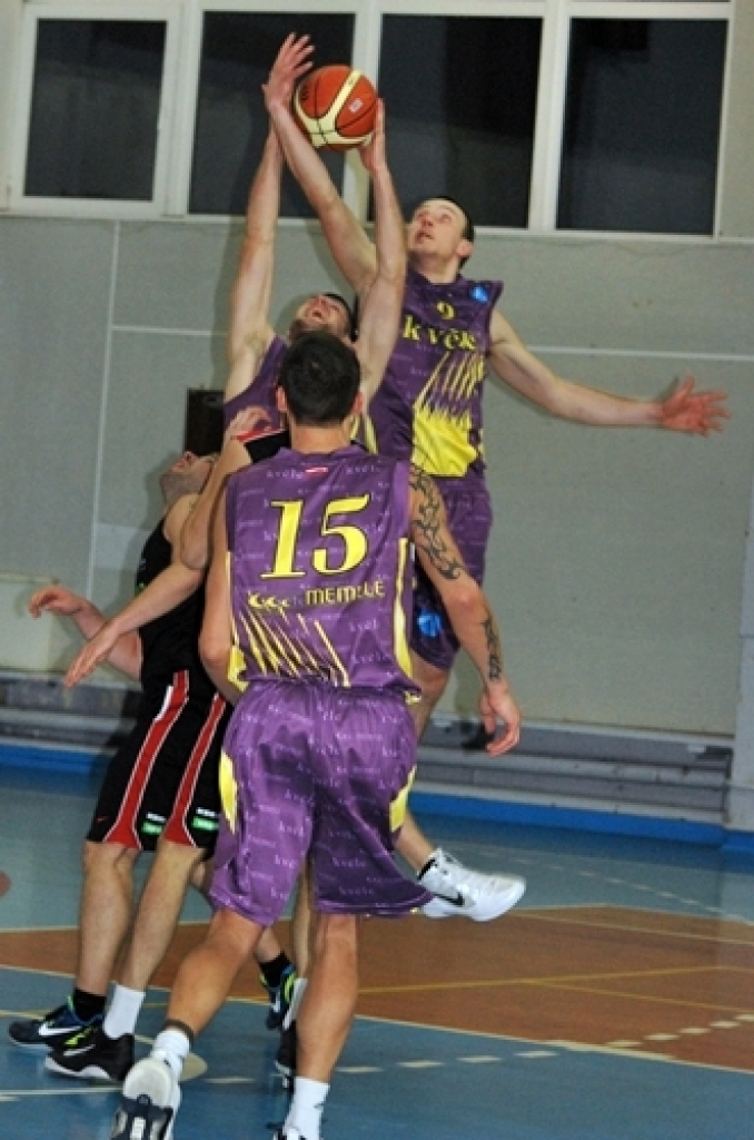 Komanda «Kvēle»/sporta centrs «Mēmele» 21. februāra vakarā aizvadīja spēli mājās, uzvarot vienu no Latvijas Basketbola līgas (LBL) trešās divīzijas līderiem – komandu BK «Vidzemes Augstskola» – ar 87:61.
Pēc panākuma baušķenieki ir...
Autors: Uldis Varnevičs