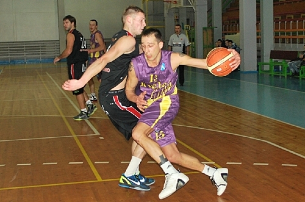 Komanda «Kvēle»/sporta centrs «Mēmele» 21. februāra vakarā aizvadīja spēli mājās, uzvarot vienu no Latvijas Basketbola līgas (LBL) trešās divīzijas līderiem – komandu BK «Vidzemes Augstskola» – ar 87:61.
Pēc panākuma baušķenieki ir...
Autors: Uldis Varnevičs